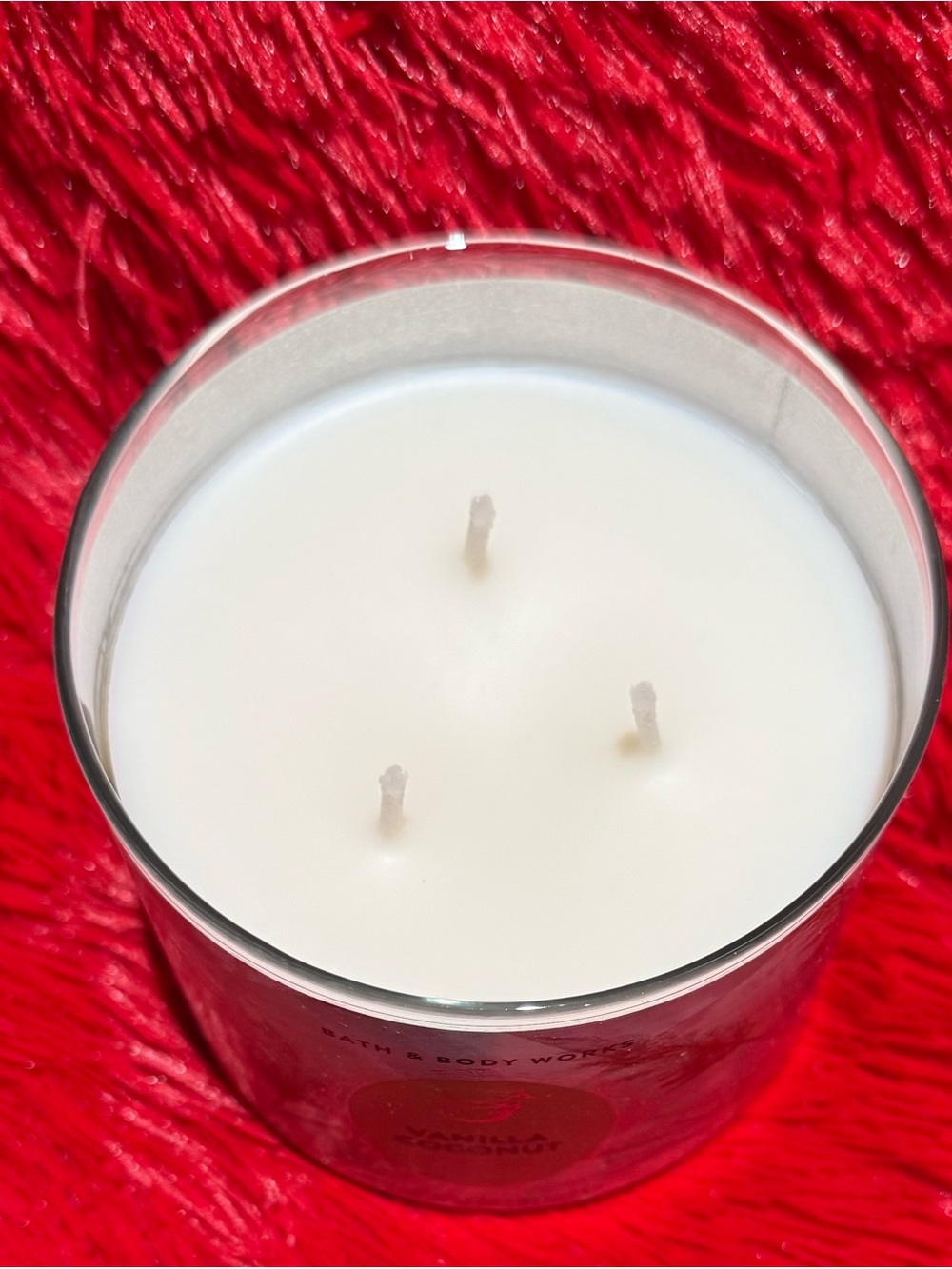 Bath & Body Works Vanilla Coconut Candle - Gold Lid, Cream Label - Picture 3 of 5